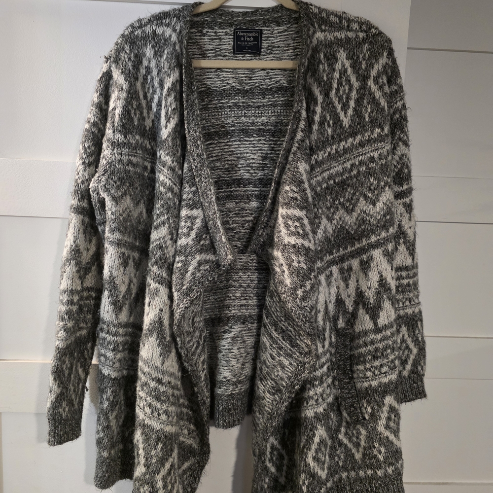 Abercrombie & Fitch Gray Patterned Cardigan
